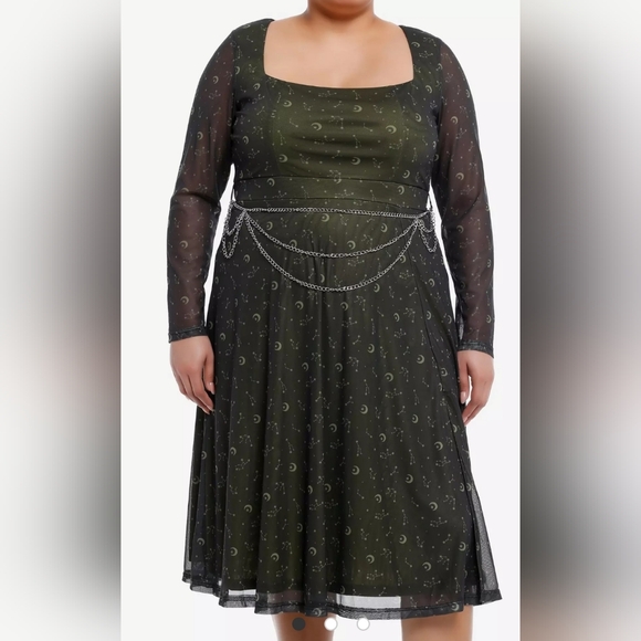 Daisy's Street Gold Constellation Chain Belt Long-sleeve Dress (Plus size) - Picture 13 of 16